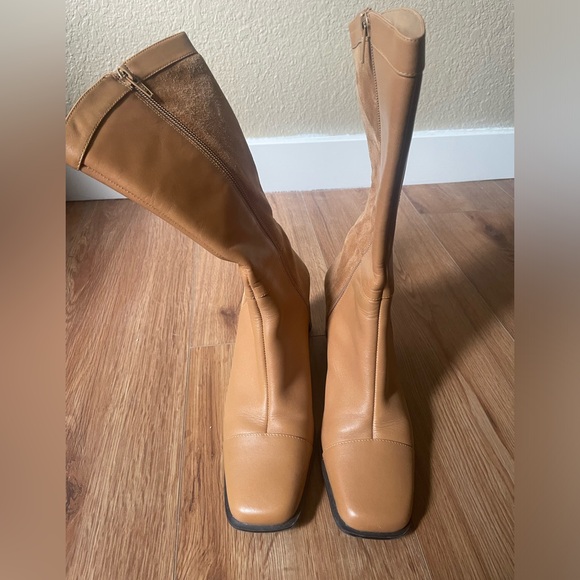Vintage Naturalizer square toe camel tan suede heeled boots, 7.5 - Picture 2 of 10